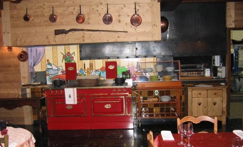 Hotel De La Couronne Mijoux Dış mekan fotoğraf