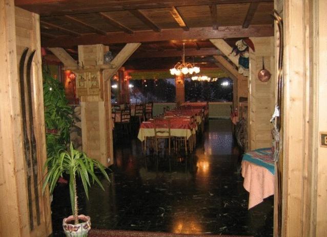 Hotel De La Couronne Mijoux Dış mekan fotoğraf